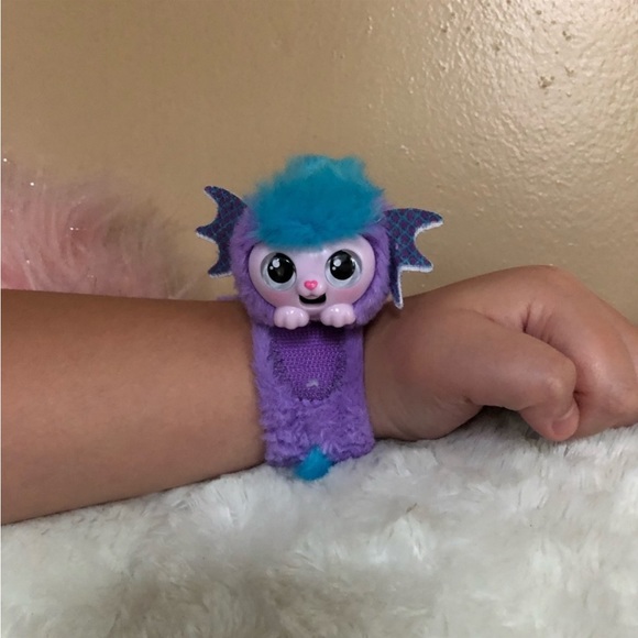 Bundle of 2 โค๏ธ Pomsies โZoeyโ Pink & Wrapples Dragon slap bracelet - Picture 11 of 15